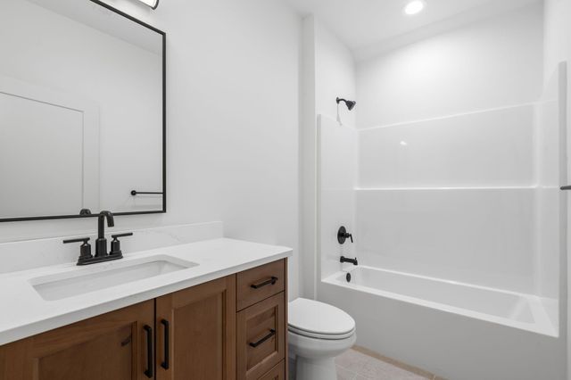 1634 S Pinecone Path, Springfield, MO 65809