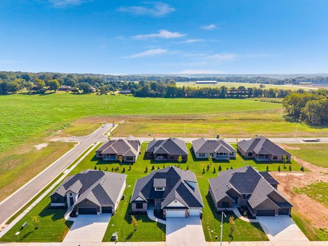 1634 S Pinecone Path, Springfield, MO 65809