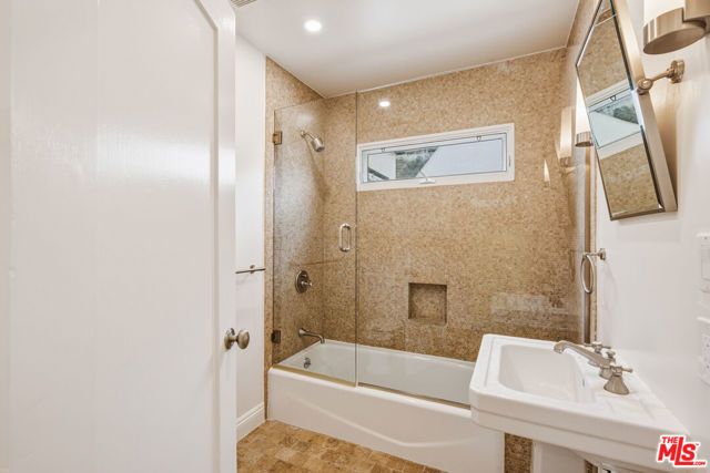525 N Crescent Heights Boulevard, Los Angeles, CA 90048