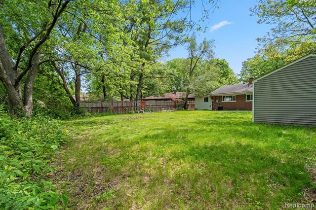 21951 Morton Street, Oak Park, MI 48237