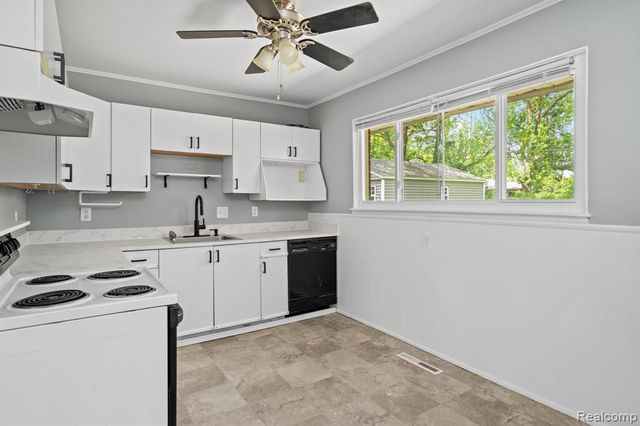 21951 Morton Street, Oak Park, MI 48237
