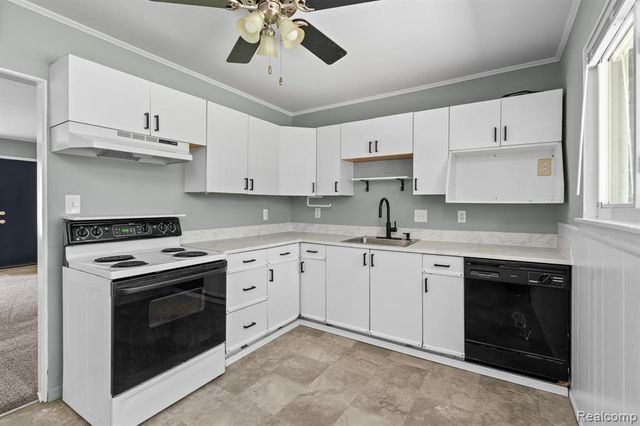 21951 Morton Street, Oak Park, MI 48237