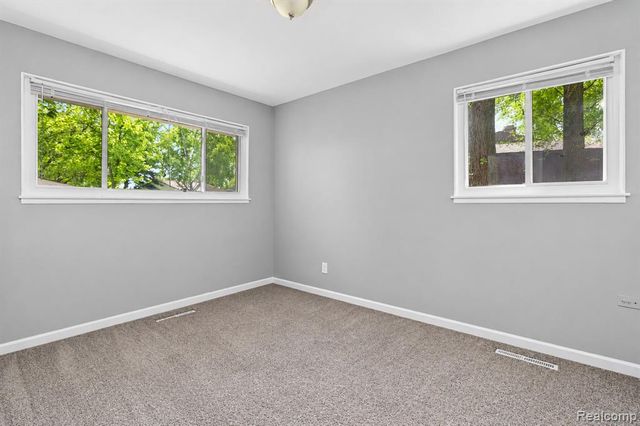 21951 Morton Street, Oak Park, MI 48237