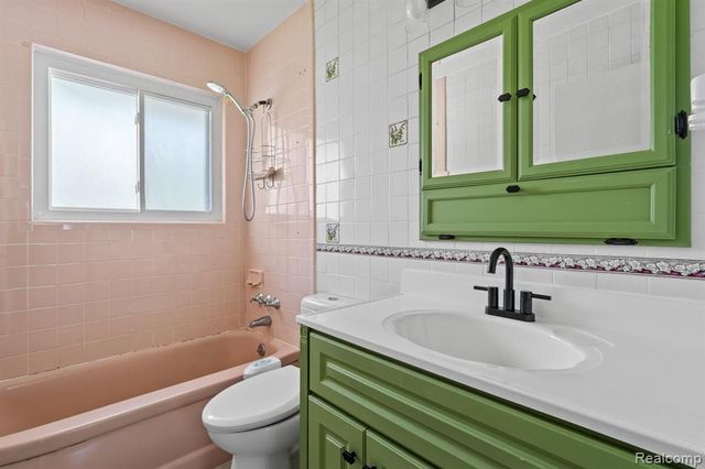 21951 Morton Street, Oak Park, MI 48237