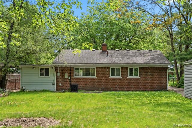 21951 Morton Street, Oak Park, MI 48237