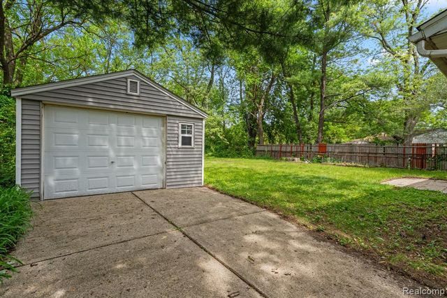 21951 Morton Street, Oak Park, MI 48237
