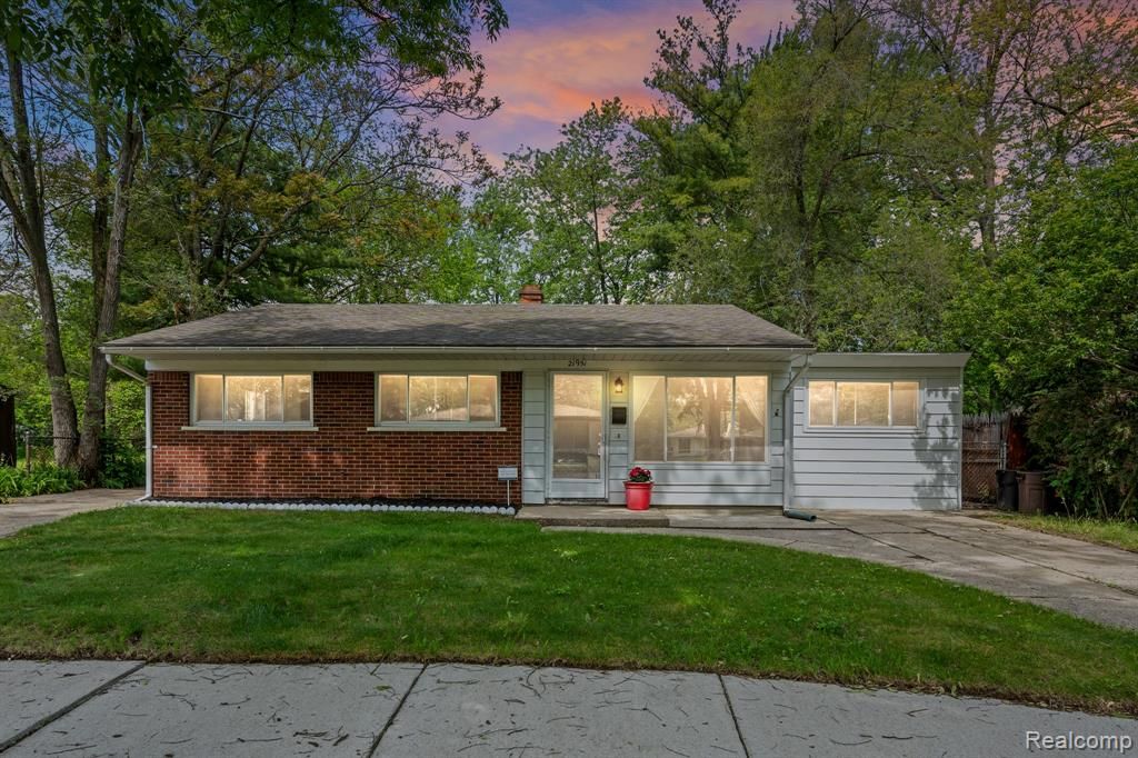 21951 Morton Street, Oak Park, MI 48237