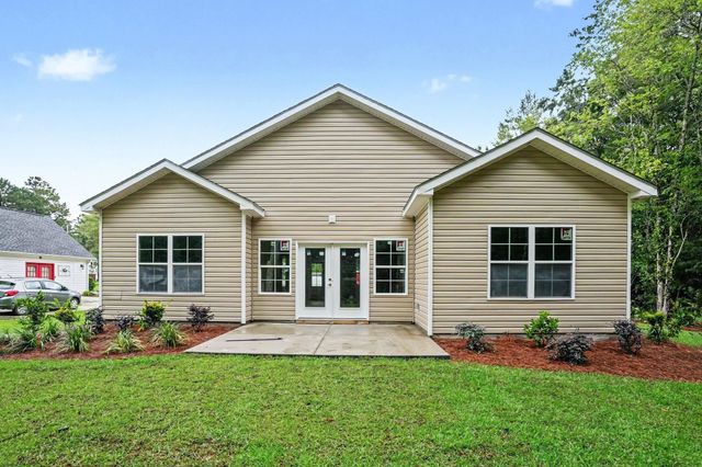 1251 Scenic Dr., Loris, SC 29569