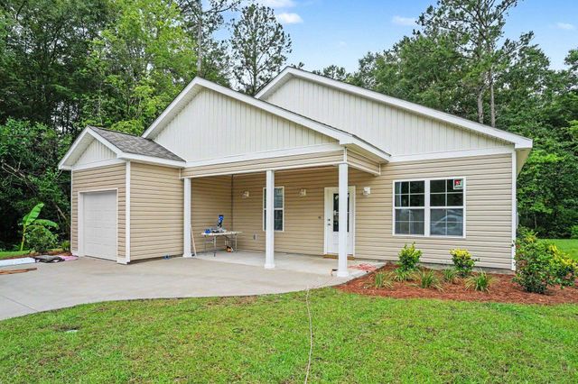 1251 Scenic Dr., Loris, SC 29569