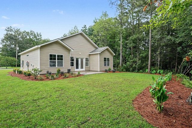 1251 Scenic Dr., Loris, SC 29569