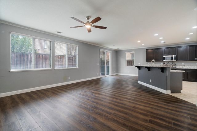 274 Crescent Moon Dr, Lathrop, CA 95330