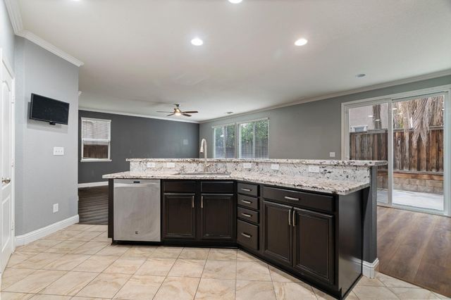 274 Crescent Moon Dr, Lathrop, CA 95330