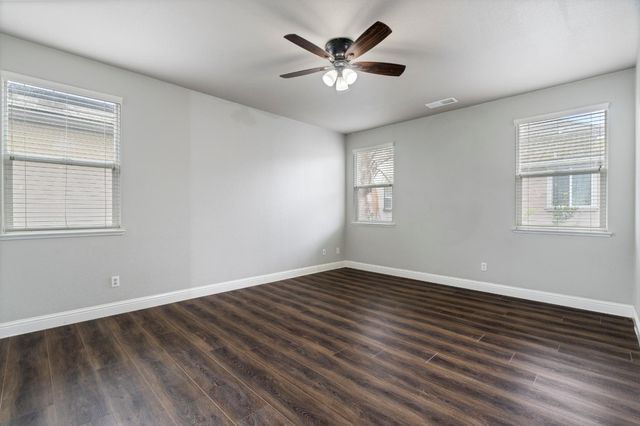 274 Crescent Moon Dr, Lathrop, CA 95330