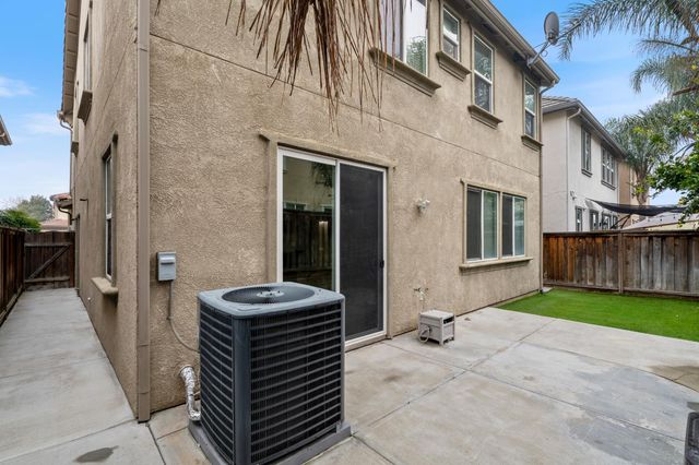 274 Crescent Moon Dr, Lathrop, CA 95330