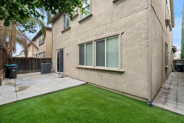 274 Crescent Moon Dr, Lathrop, CA 95330