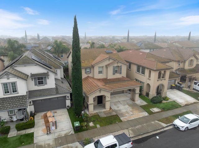 274 Crescent Moon Dr, Lathrop, CA 95330