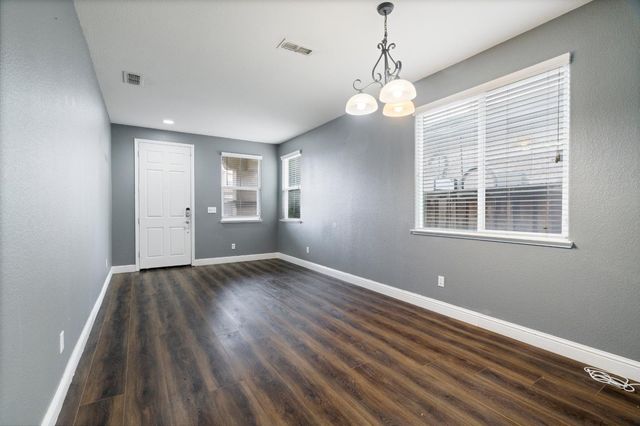 274 Crescent Moon Dr, Lathrop, CA 95330