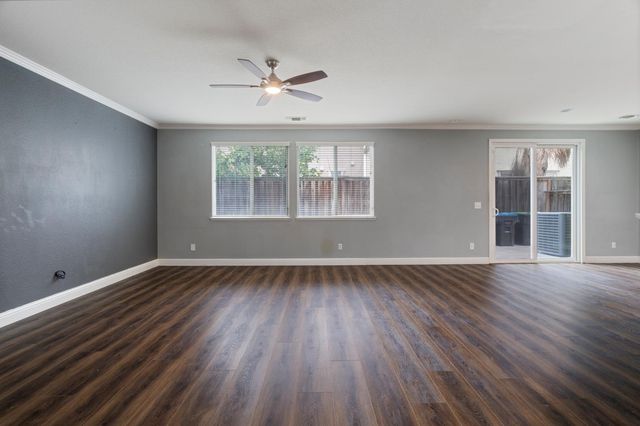 274 Crescent Moon Dr, Lathrop, CA 95330