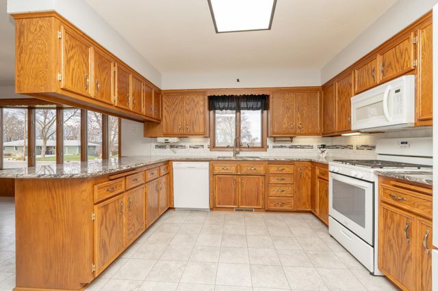 919 Church Street W, Belle Plaine, MN 56011