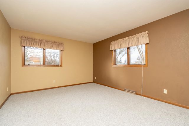 919 Church Street W, Belle Plaine, MN 56011