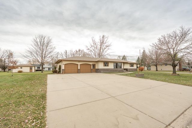 919 Church Street W, Belle Plaine, MN 56011