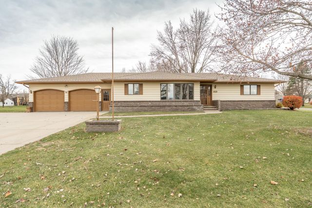 919 Church Street W, Belle Plaine, MN 56011