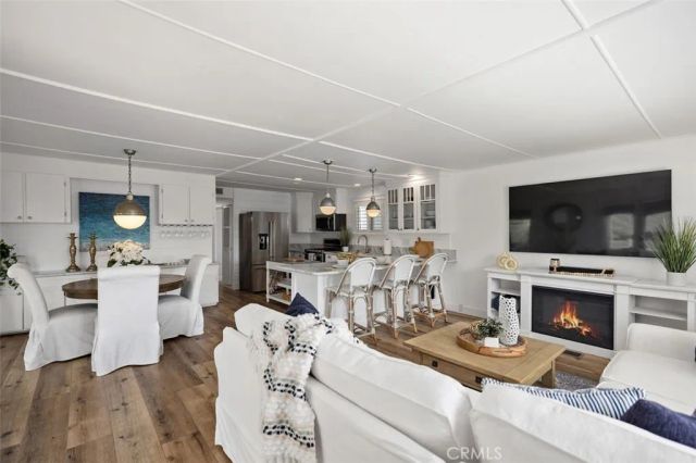 264 Mayflower, Newport Beach, CA 92660