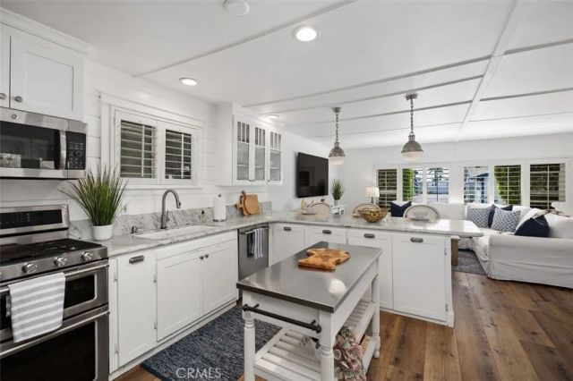 264 Mayflower, Newport Beach, CA 92660