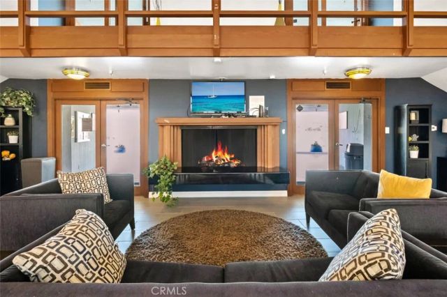 264 Mayflower, Newport Beach, CA 92660