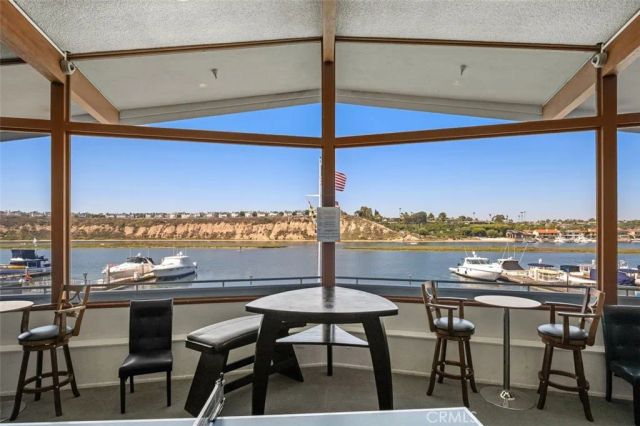 264 Mayflower, Newport Beach, CA 92660