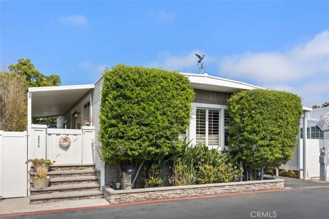 264 Mayflower, Newport Beach, CA 92660