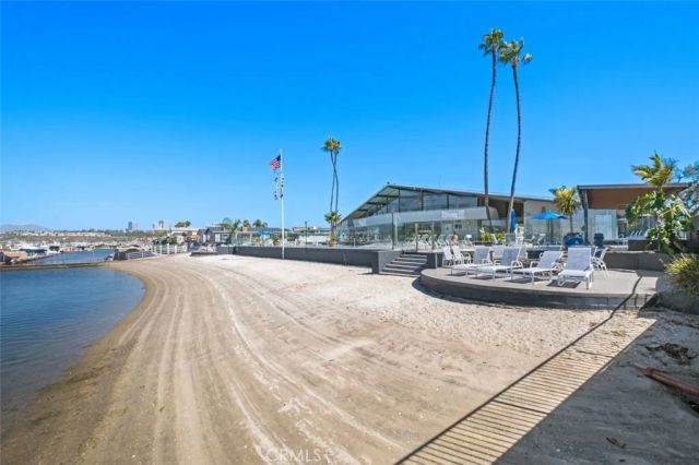 264 Mayflower, Newport Beach, CA 92660