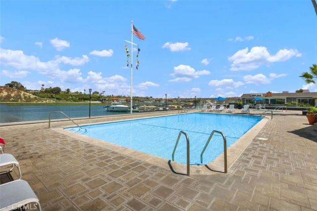 264 Mayflower, Newport Beach, CA 92660