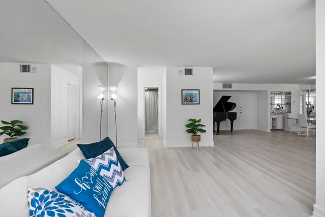 1239 Hillsboro Mile 105, Hillsboro Beach, FL 33062