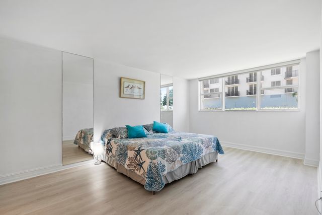 1239 Hillsboro Mile 105, Hillsboro Beach, FL 33062