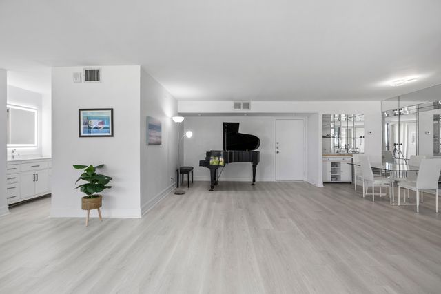 1239 Hillsboro Mile 105, Hillsboro Beach, FL 33062