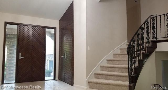 1728 Hiview Court, Bloomfield Hills, MI 48302