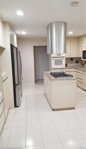 1728 Hiview Court, Bloomfield Hills, MI 48302