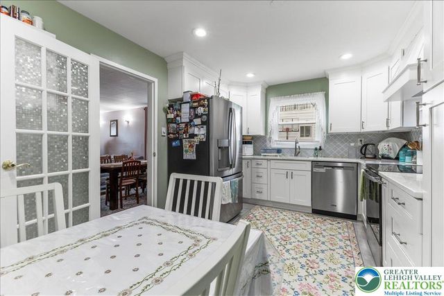 1344 Greenview Drive, Bethlehem City, PA 18018