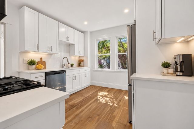 7 Richard Ave 3, Cambridge, MA 02140