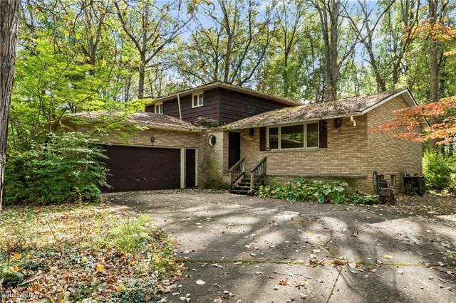 285 Skylane Drive, Northfield, OH 44067