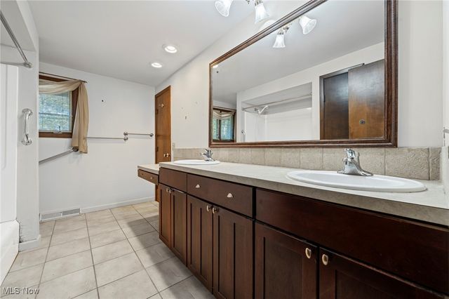 285 Skylane Drive, Northfield, OH 44067