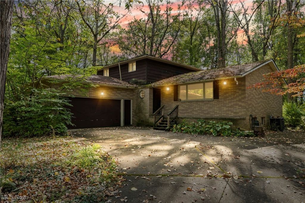 285 Skylane Drive, Northfield, OH 44067