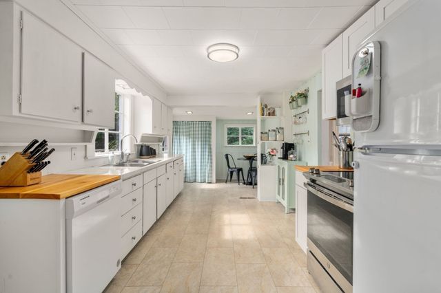 19 New Hampshire Avenue, Natick, MA 01760