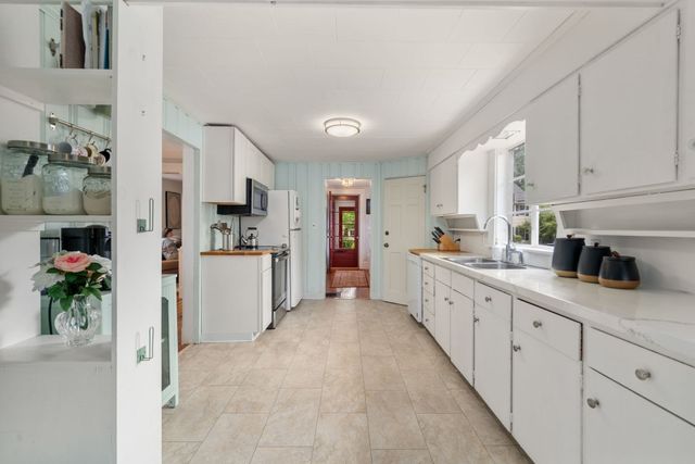 19 New Hampshire Avenue, Natick, MA 01760