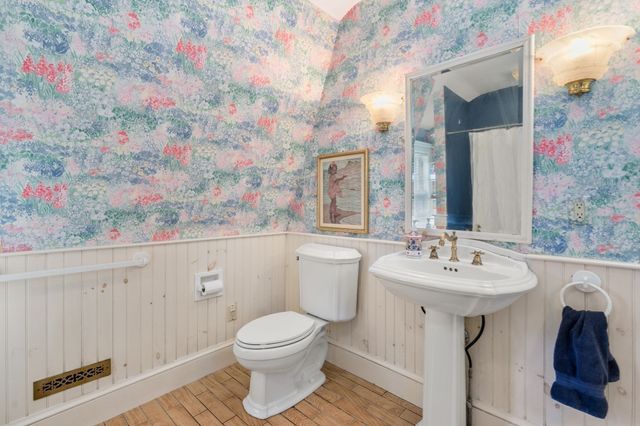 19 New Hampshire Avenue, Natick, MA 01760