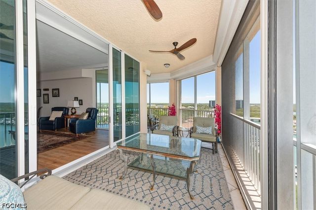 425 Dockside DR PH-1, Naples, FL 34110