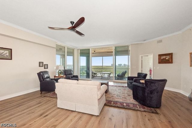 425 Dockside DR PH-1, Naples, FL 34110