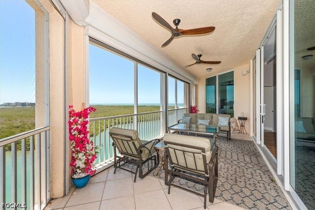 425 Dockside DR PH-1, Naples, FL 34110