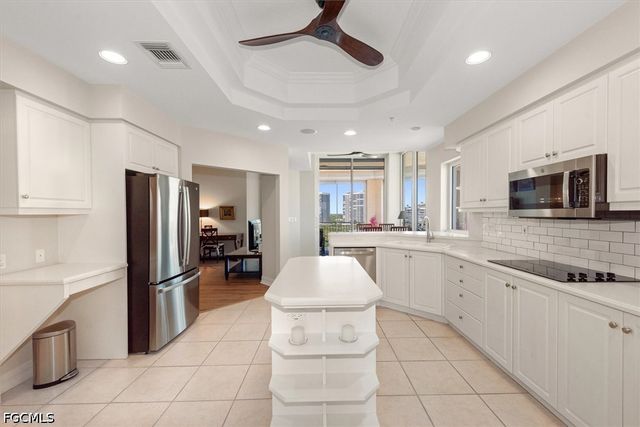 425 Dockside DR PH-1, Naples, FL 34110